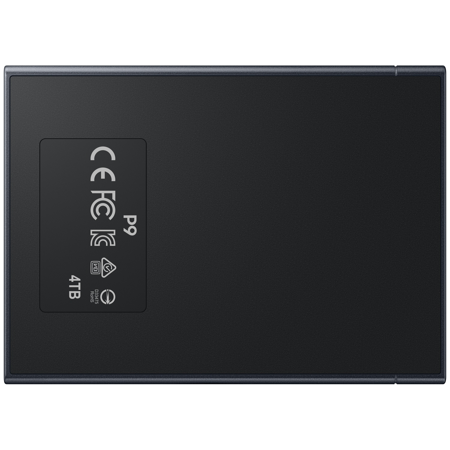 Een matte zwarte 4TB externe SSD met CE-, FCC- en RoHS-certificeringslabels.