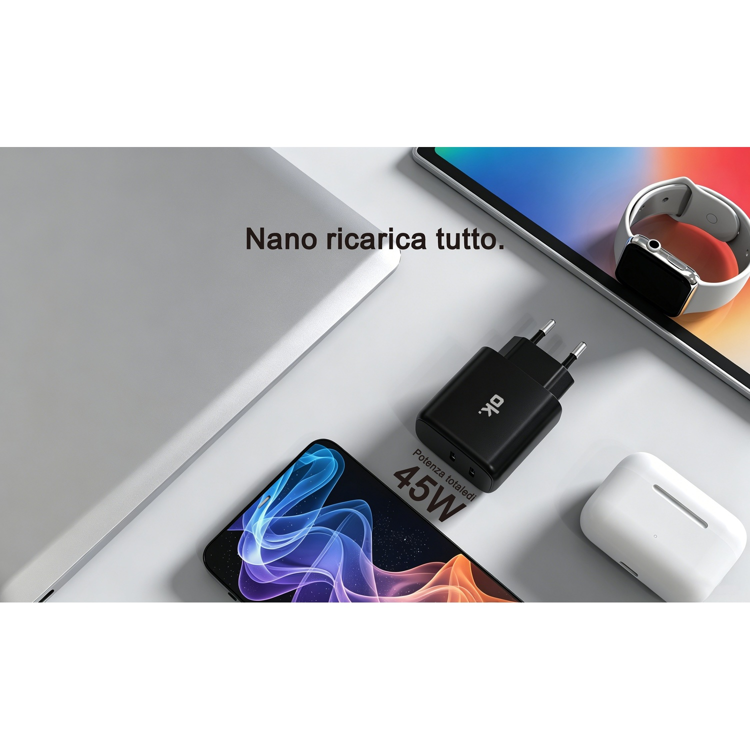 Un caricabatterie da 45W è su un tavolo vicino a laptop, smartphone, smartwatch e auricolari.