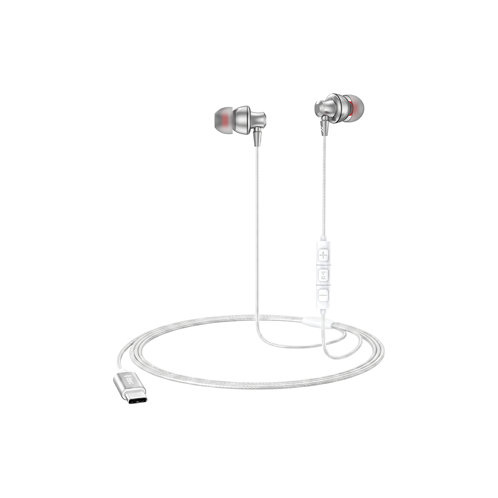 Siyah arka plan üzerinde USB-C konnektörlü gümüş rengi kablolu kulak içi kulaklık.