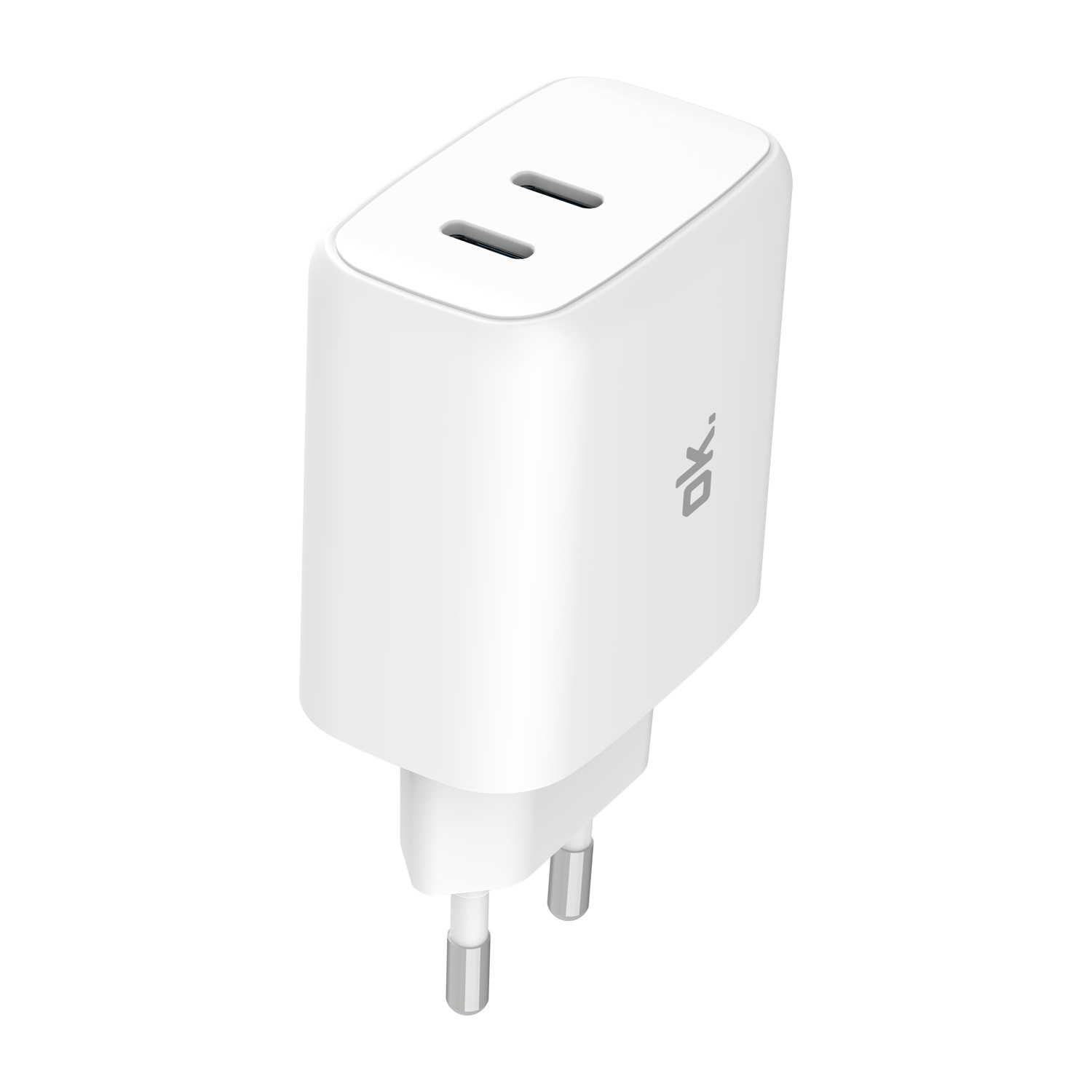Un caricatore da muro USB-C bianco a doppia porta con spina europea su sfondo bianco.