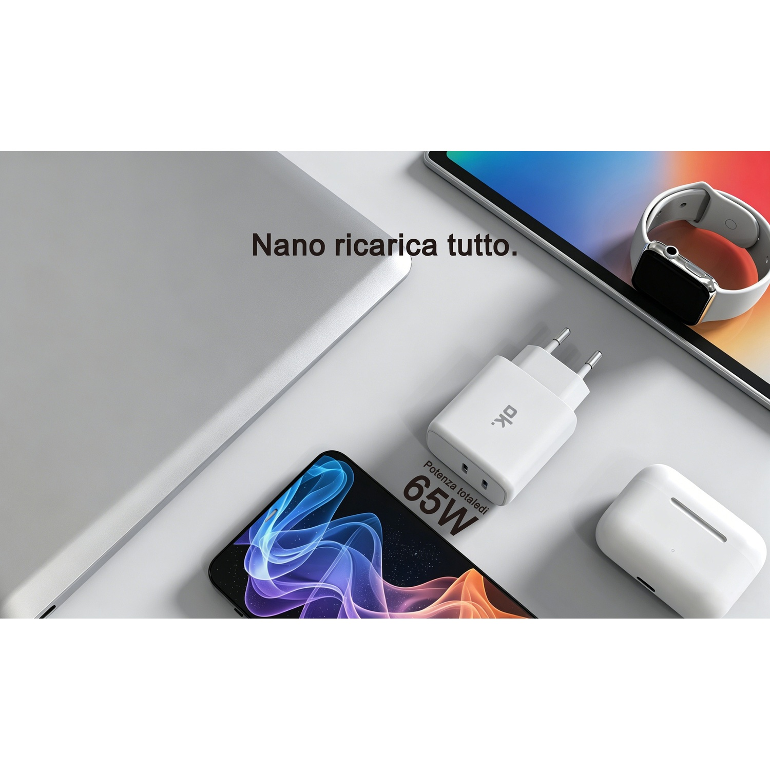 Caricabatterie USB-C bianco da 65W circondato da laptop, tablet, orologio e auricolari.