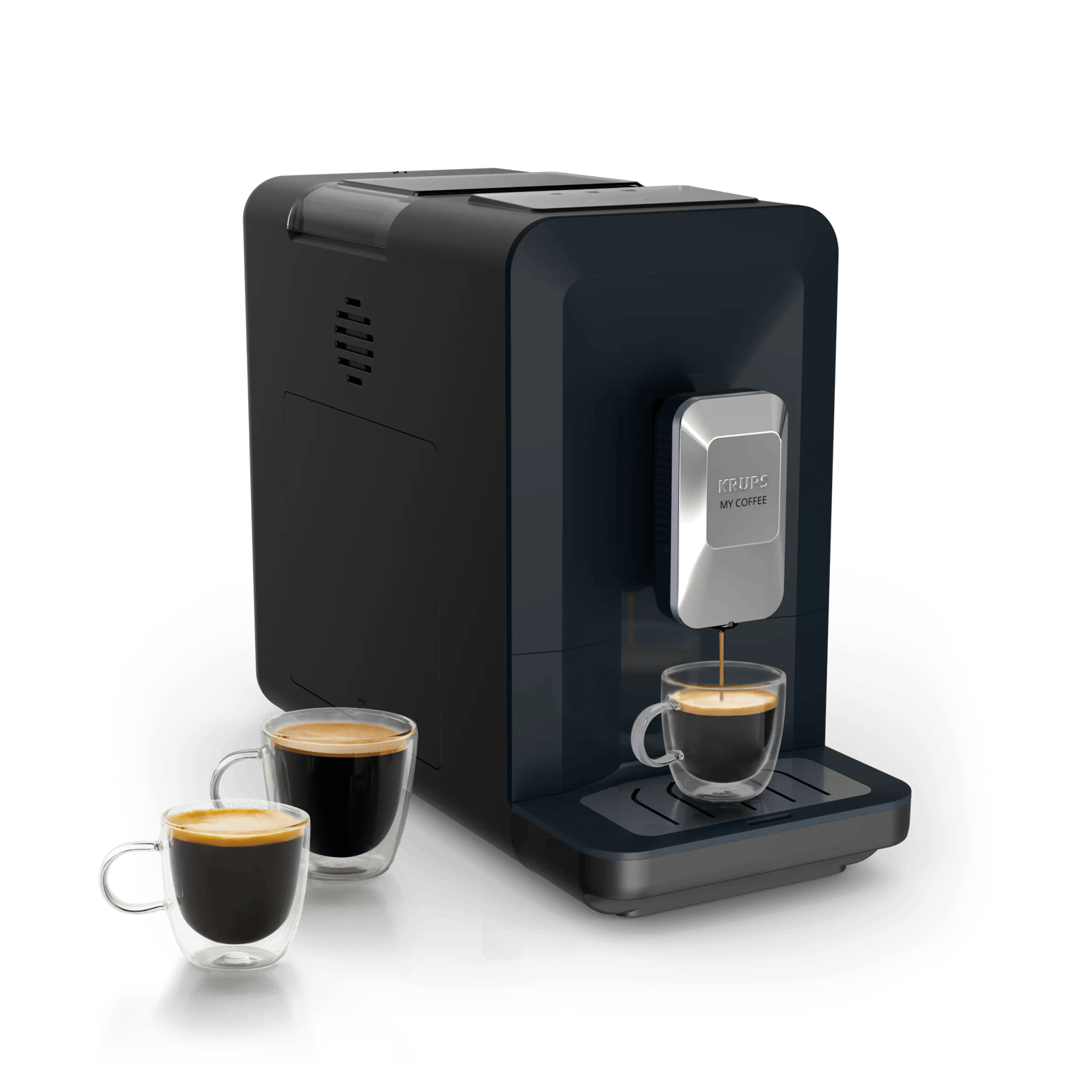 Eine schwarze Krups Kaffeemaschine brüht Espresso in eine Glastasse, zwei weitere Tassen stehen daneben.