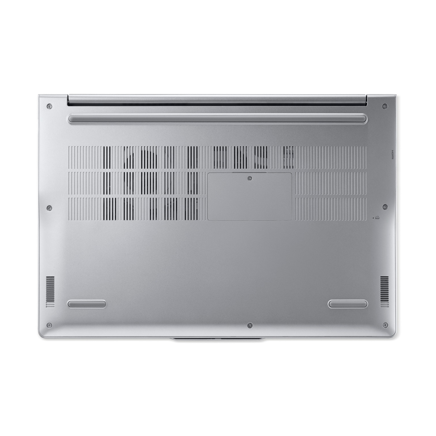 Vista inferiore di un laptop argentato con fessure di ventilazione.