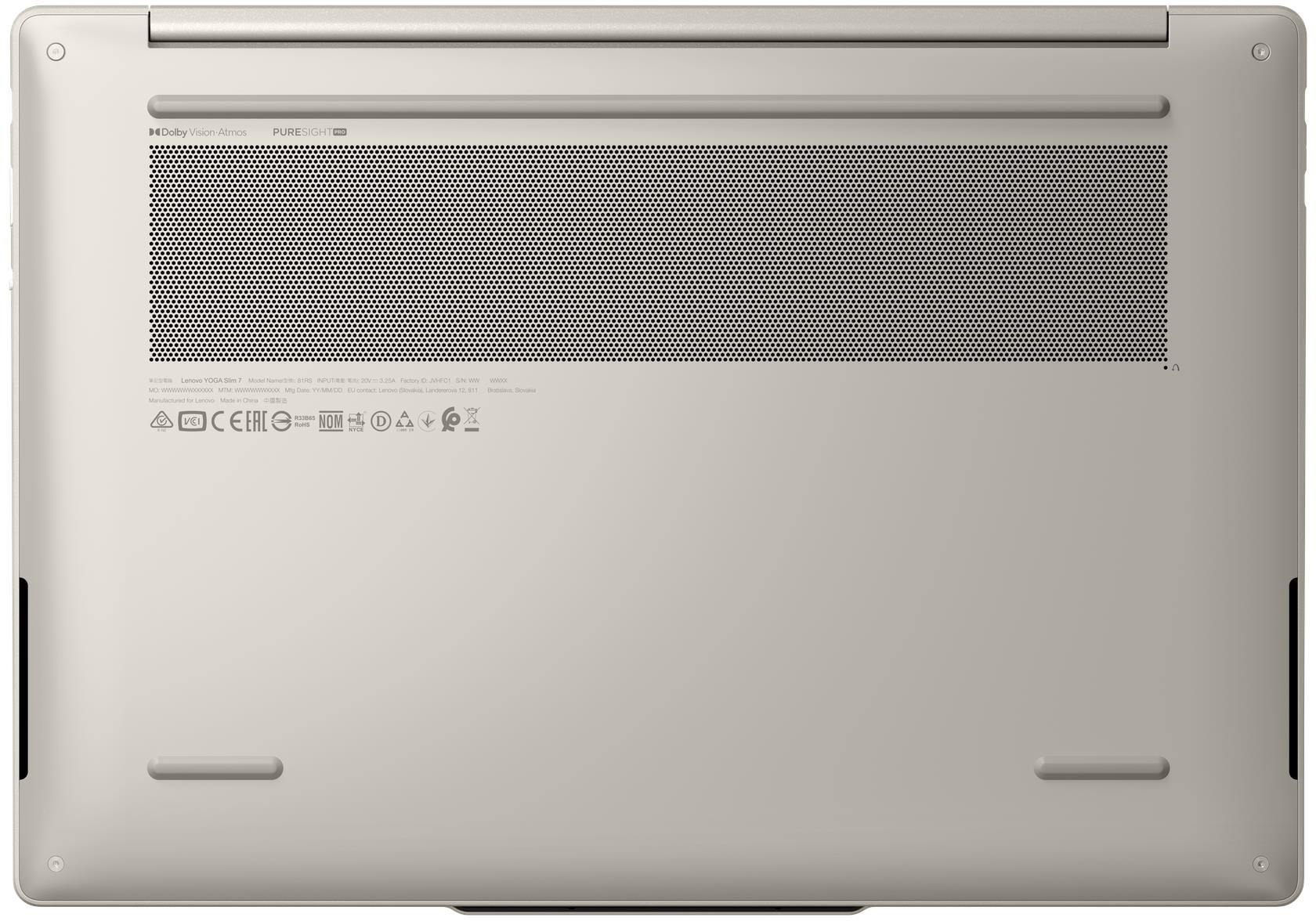 Egy ezüst színű laptop alja, amelyen szellőzőrácsok, gumitalpak és hatósági feliratok láthatók.