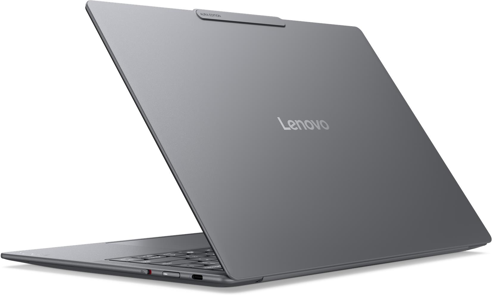 Nyitott szürke Lenovo laptop, látható a billentyűzet és a fedélen lévő márka logója.