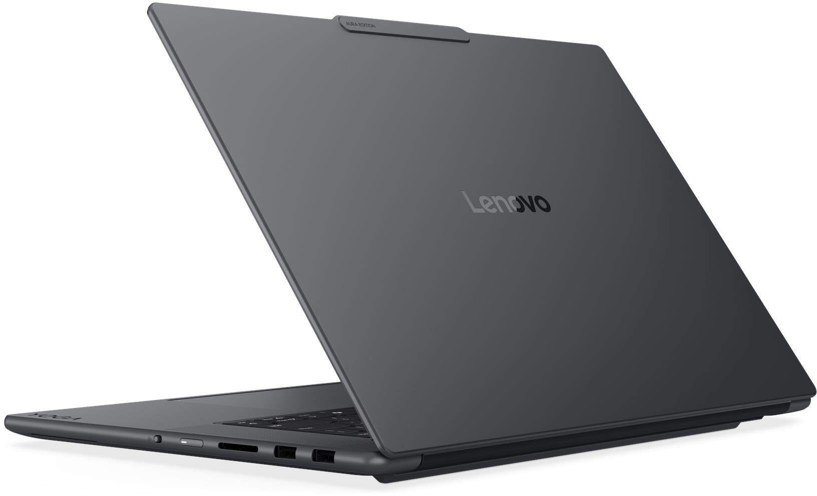 Egy szürke Lenovo laptop fehér felületen, a lecsukott képernyő hátoldalát és az oldalsó portokat mutatva.