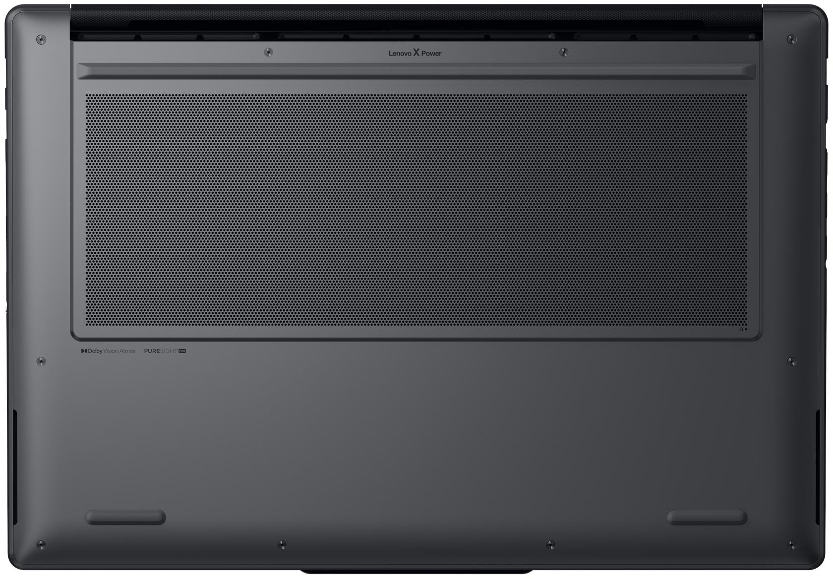 Egy szürke laptop alja nagy szellőzőráccsal, gumitalpakkal és látható csavarokkal.