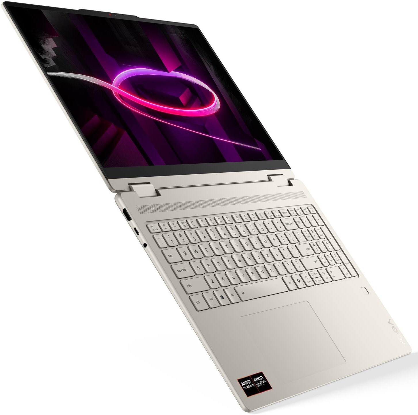 Ezüstszínű laptop szögletes nézetben, megvilágított képernyővel.