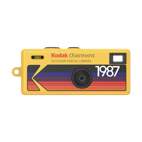 Cámara digital amarilla Kodak Charmera con rayas retro y 1987 en el frente sobre un fondo blanco.