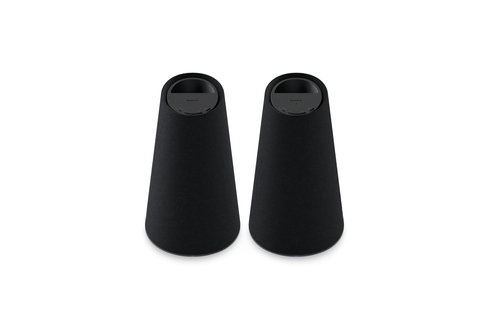 Dos altavoces inalámbricos Sony negros en forma de cono uno al lado del otro sobre un fondo negro.