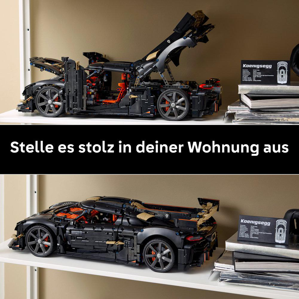 Ein Lego-Technic-Superauto in Schwarz mit geöffneten Türen und Haube sowie Büchern rechts auf einem weißen Regal.