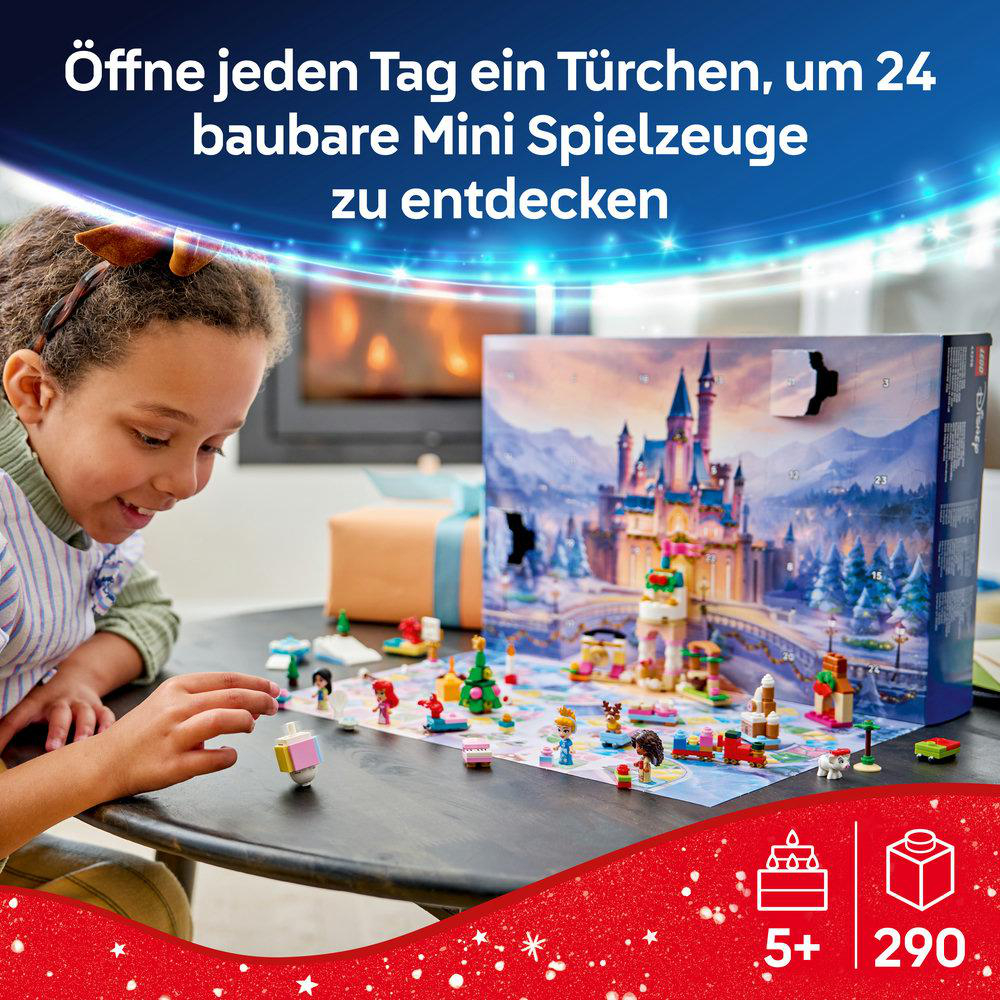 Ein Kind öffnet die Türchen eines Lego Disney Adventskalenders und baut kleine Spielzeuge auf.