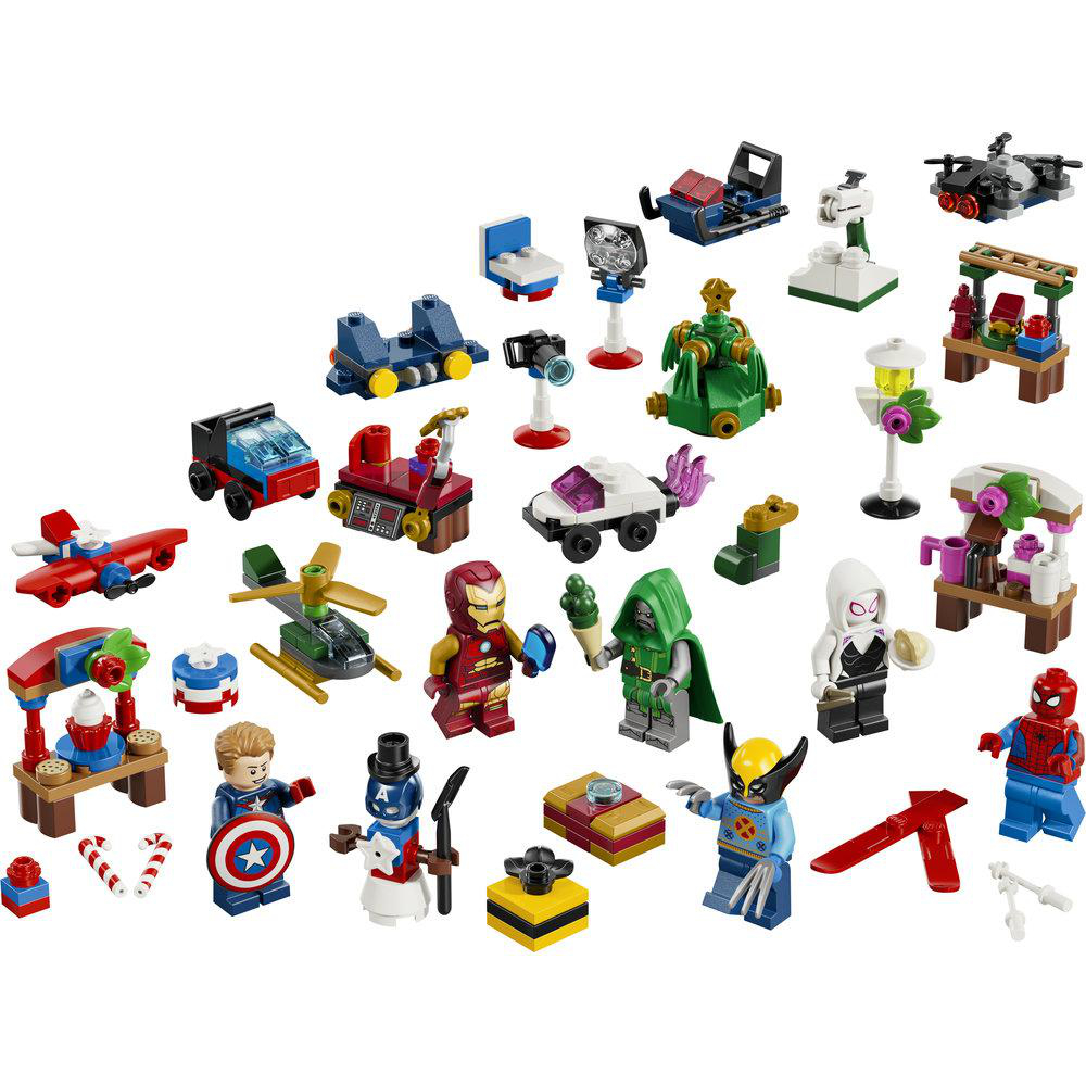 Verschiedene Marvel-Lego-Minifiguren und kleine Modelle wie Fahrzeuge und Gegenstände auf weißem Grund.