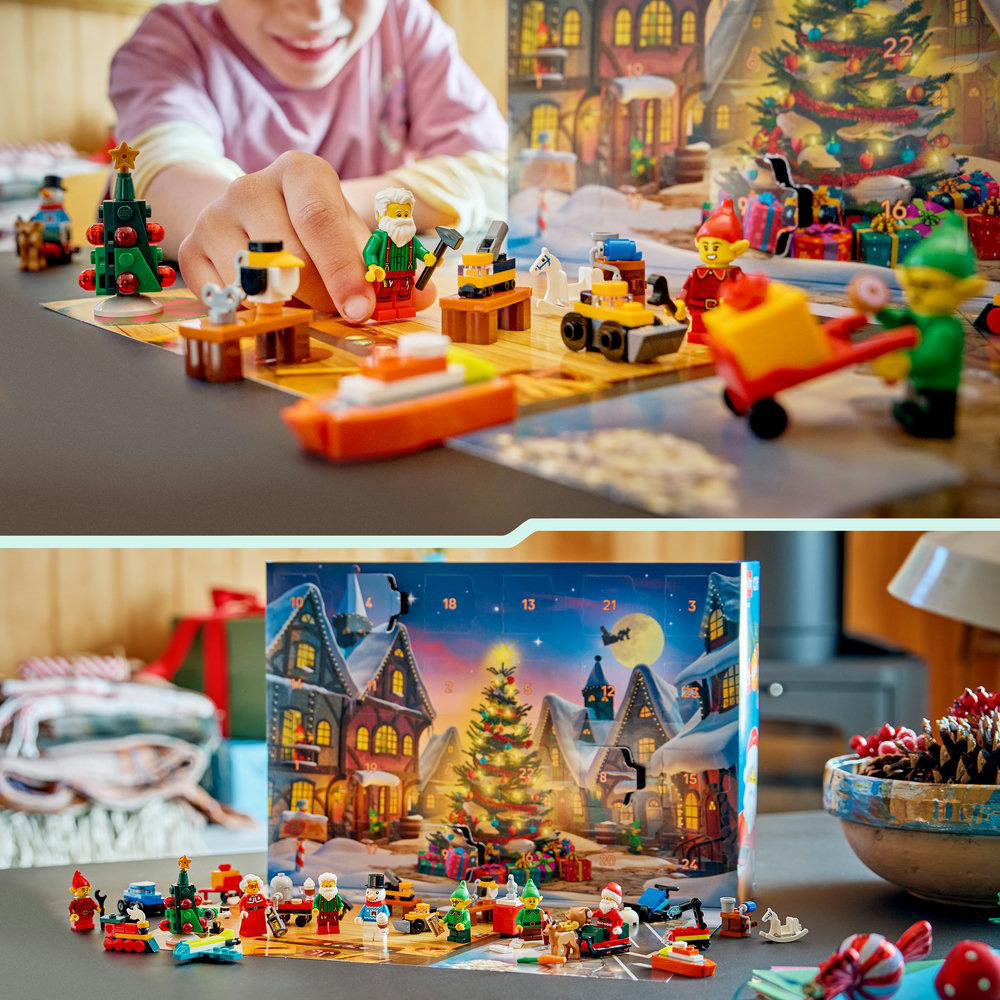 Ein Kind spielt mit Lego-Weihnachtsfiguren vor einem Adventskalender mit winterlichem Dorf.