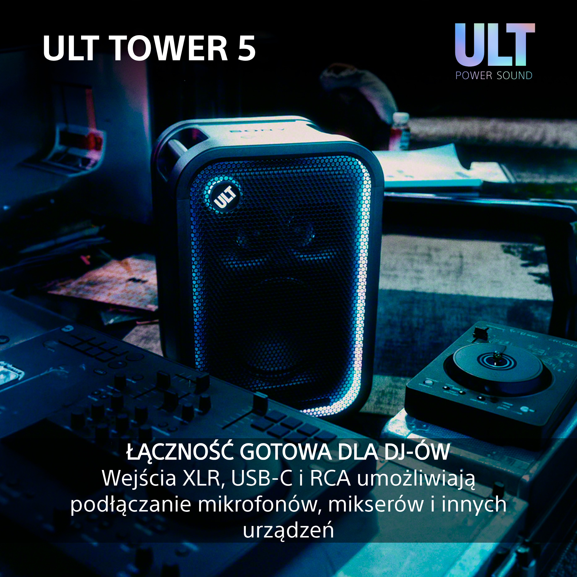 Głośnik ULT Tower 5 z niebieskim oświetleniem stoi na stole DJ-skim z mikserem.