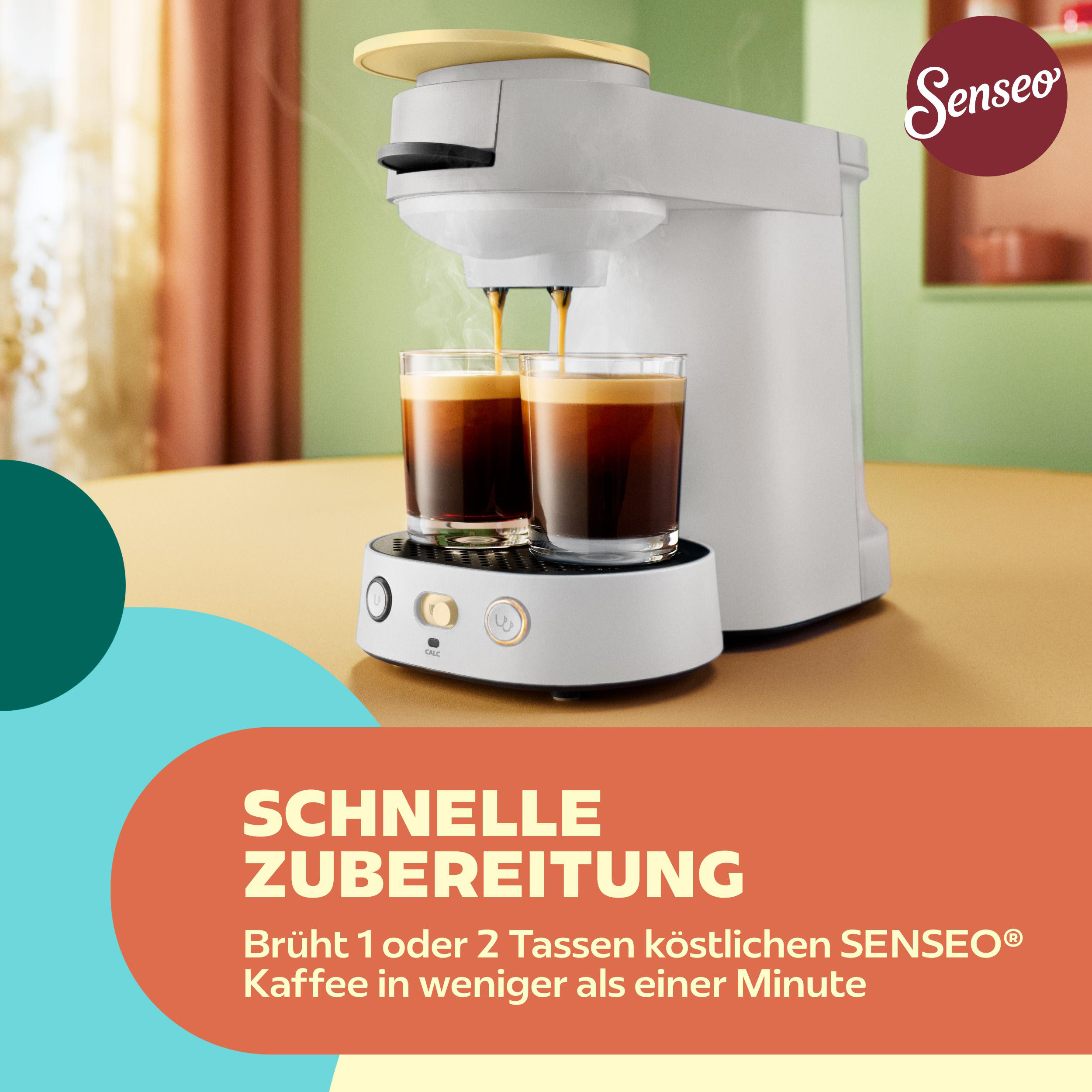 Eine weiße Senseo-Kaffeemaschine brüht zwei Tassen Kaffee auf einer Küchenarbeitsplatte vor einer grünen Wand.