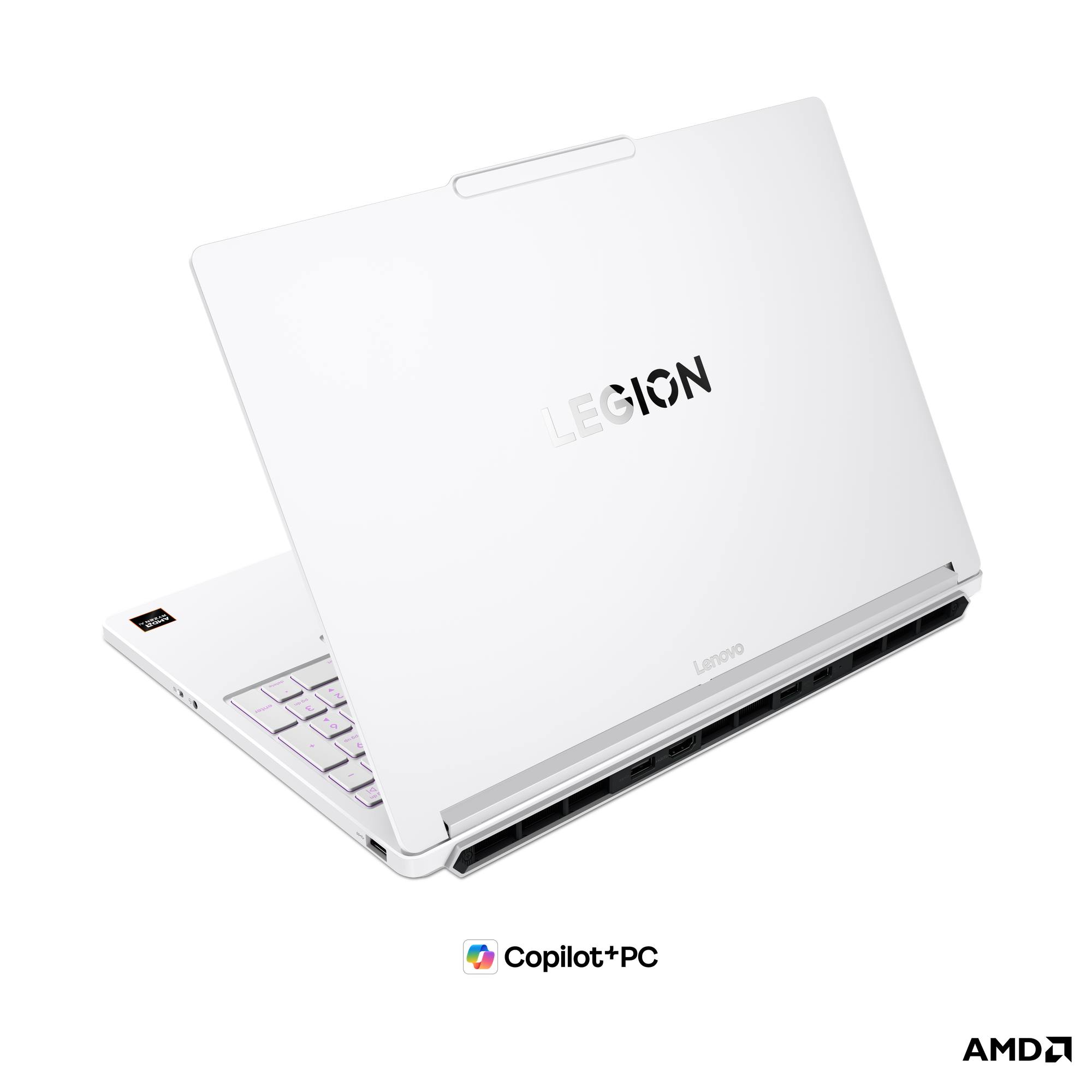 Siyah arka planda, kapağında Legion logosu bulunan beyaz bir Lenovo Legion dizüstü bilgisayar.