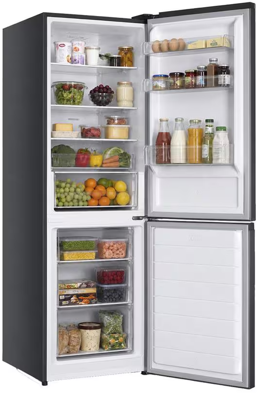 Un réfrigérateur gris ouvert avec les portes ouvertes, rempli d'aliments comprenant des fruits, des légumes et des bouteilles.