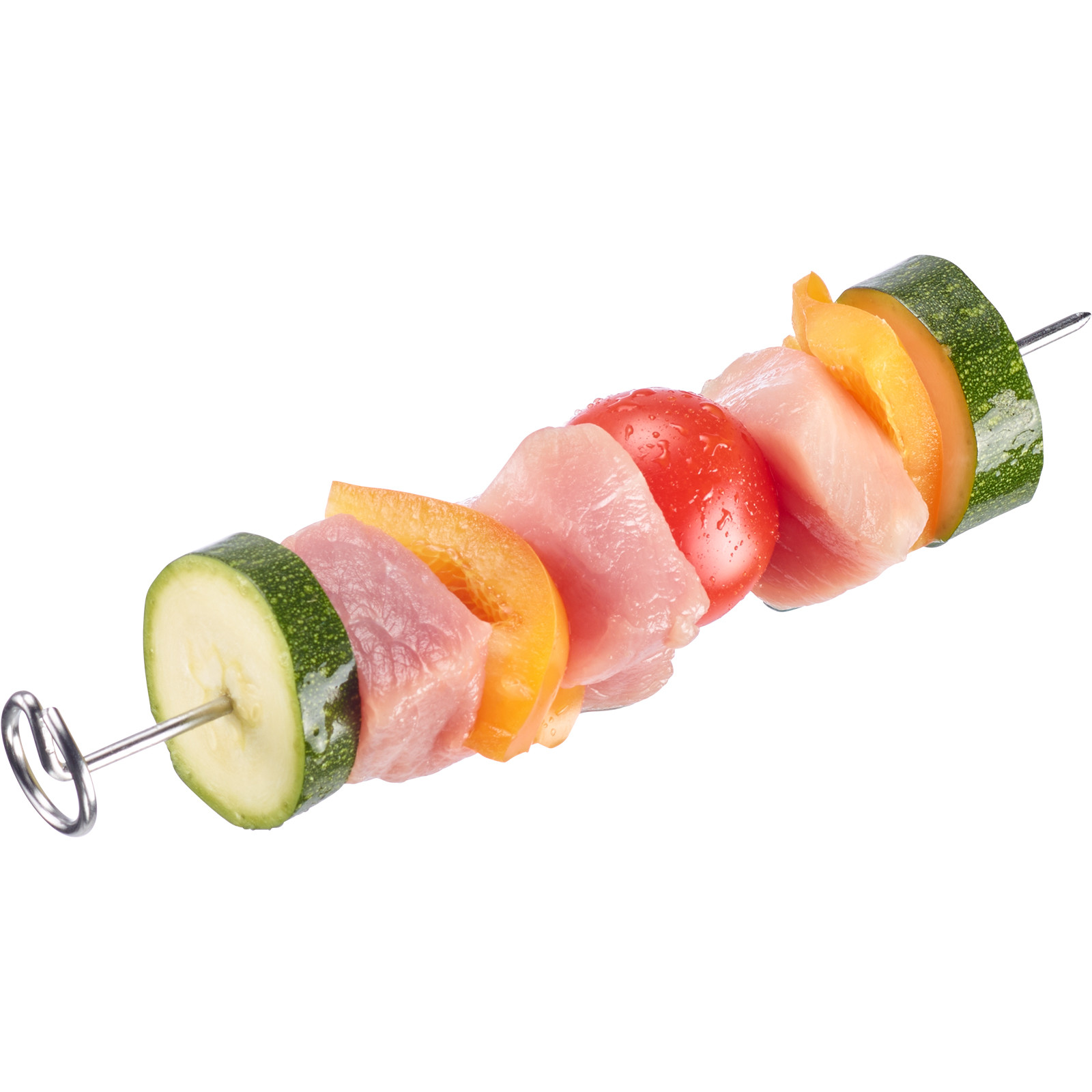 Ein bunter Fleisch- und Gemüsespieß mit Zucchini, Hähnchen, Paprika und Tomate auf weißem Grund.