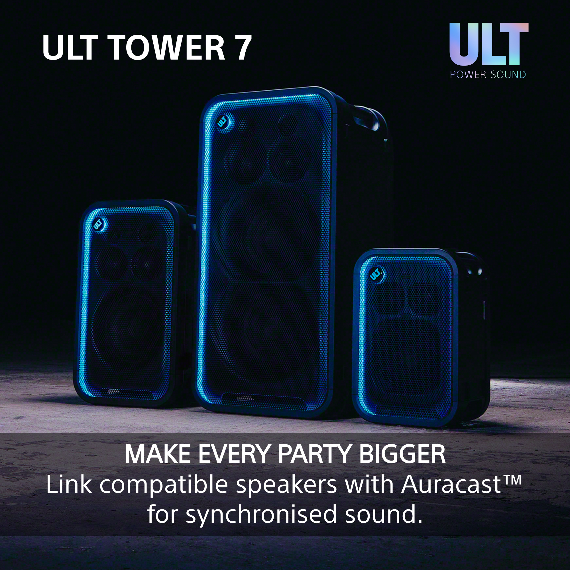 Drei schwarze ULT Tower 7 Lautsprecher mit blauer LED-Beleuchtung auf grauem Boden.