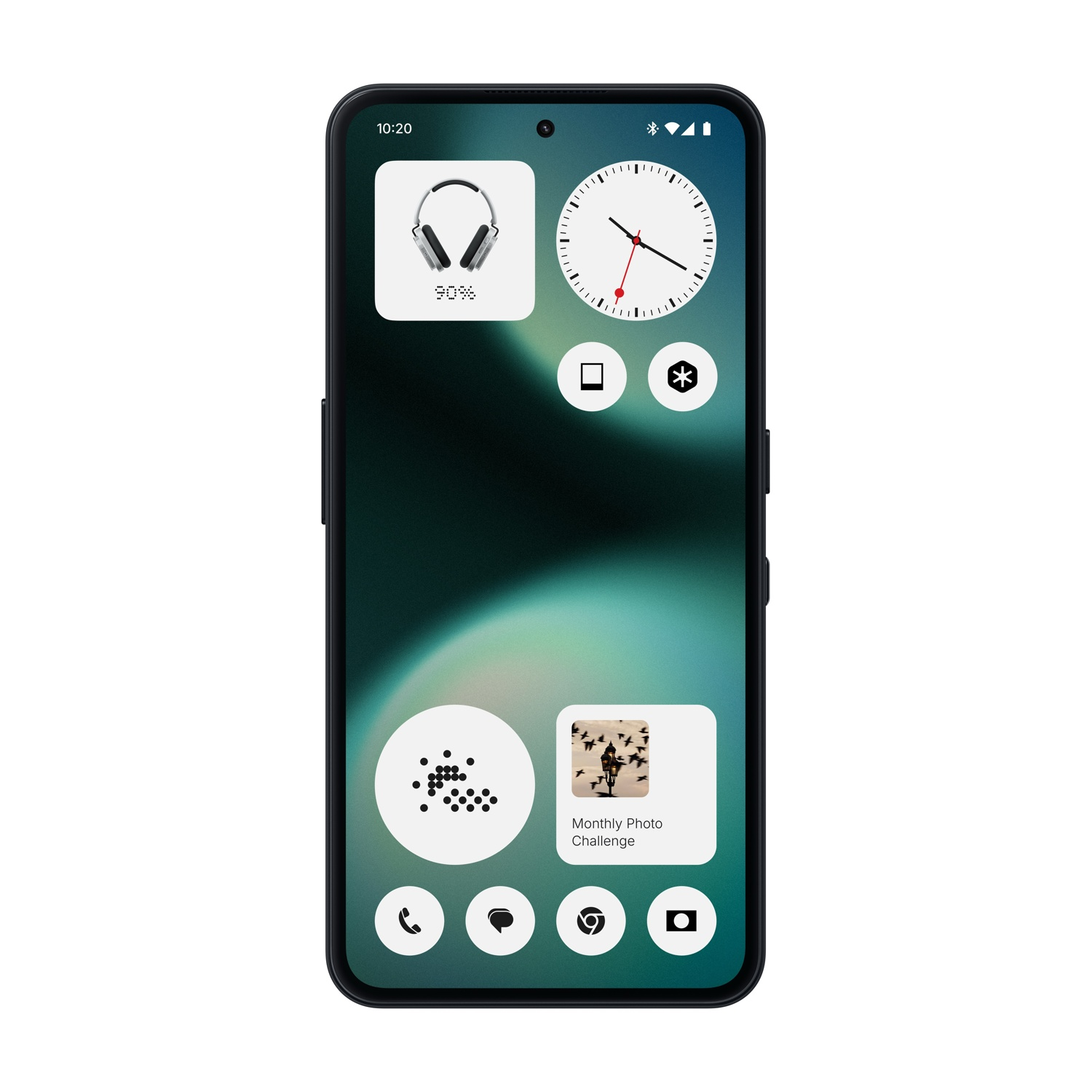 Uno smartphone con corpo scuro mostra uno sfondo verde e widget bianchi per l'ora e i gadget.