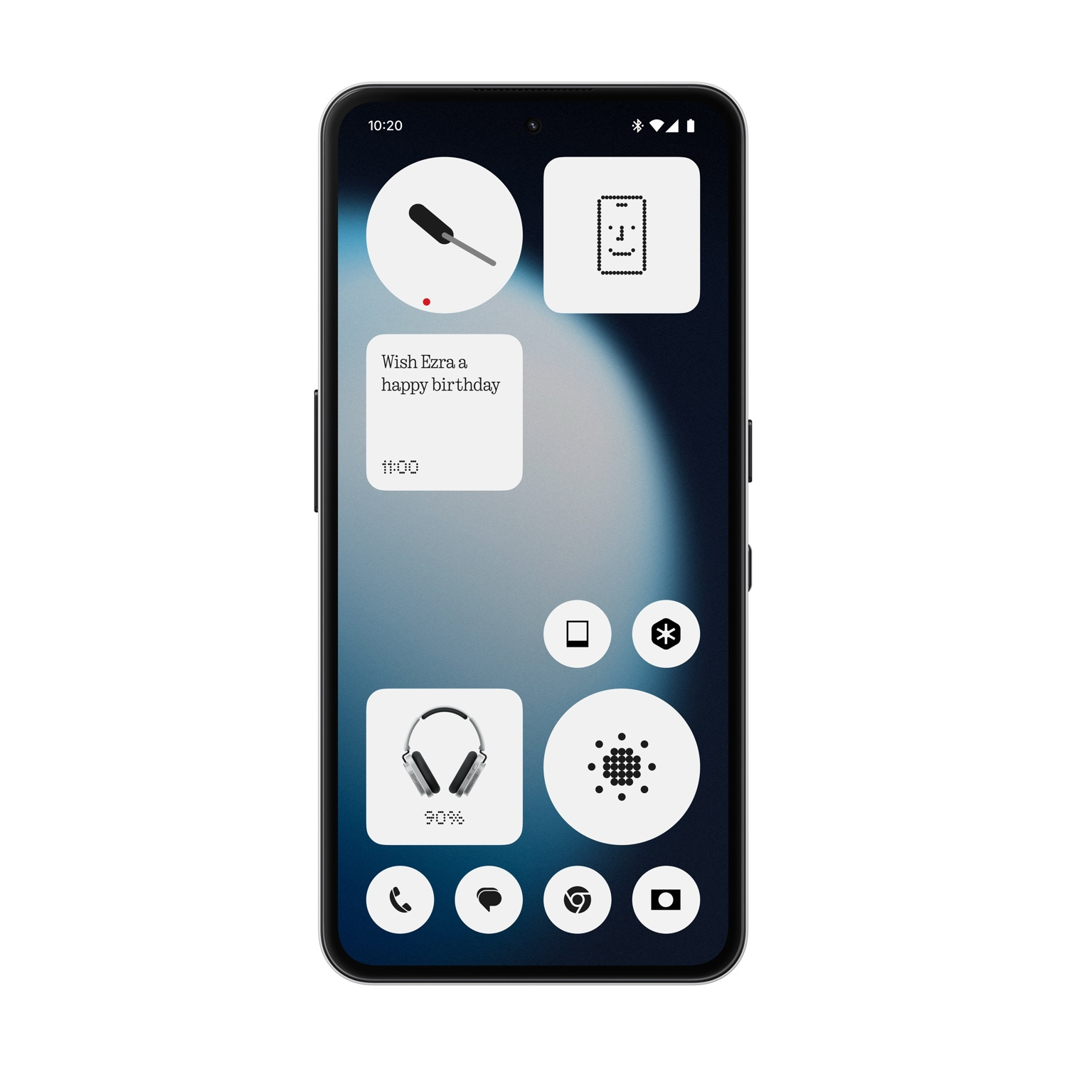 Uno smartphone nero che mostra una schermata home monocromatica con widget minimalisti.