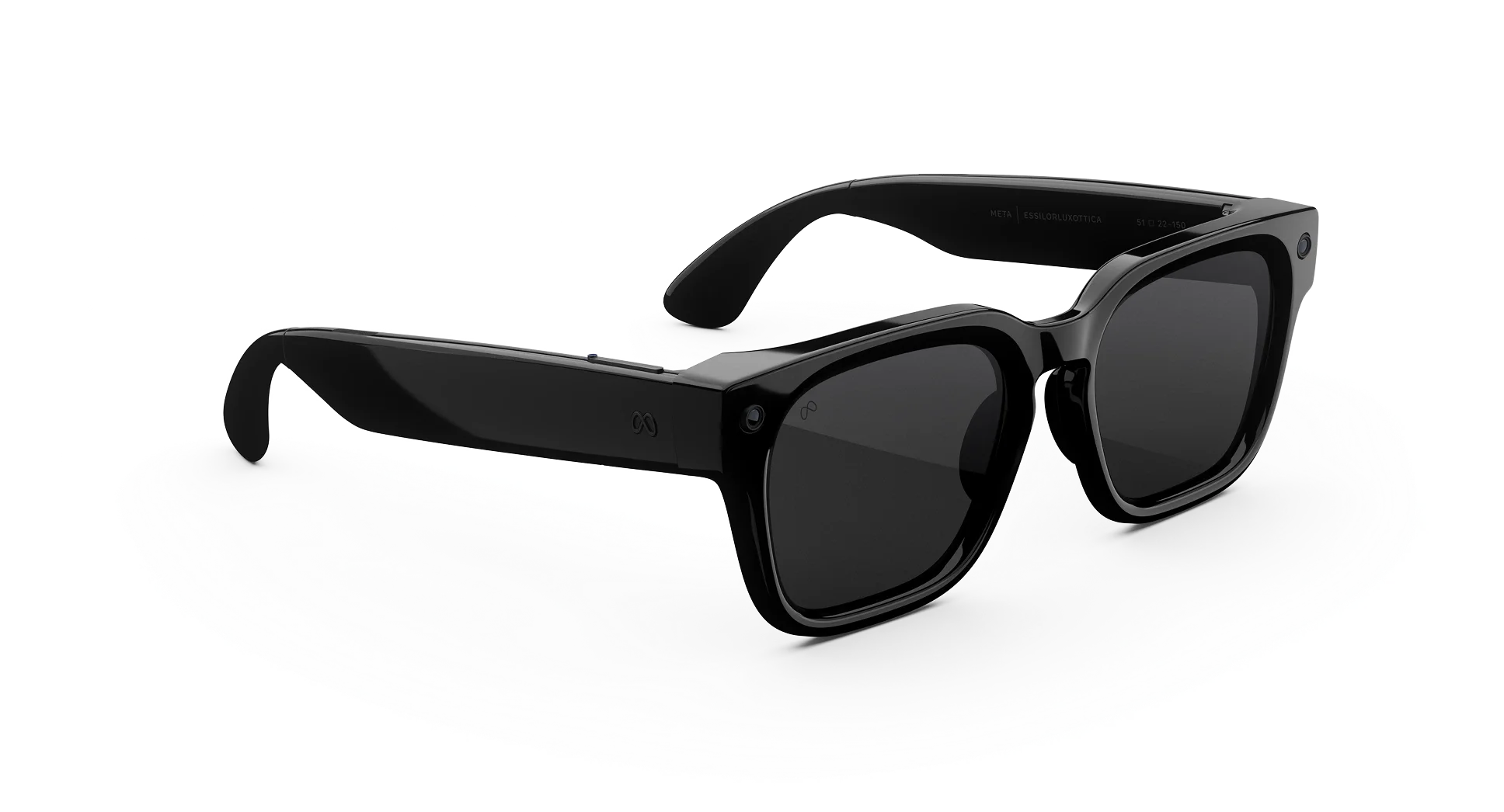 Gafas inteligentes negras con montura gruesa y lentes oscuras sobre fondo negro.