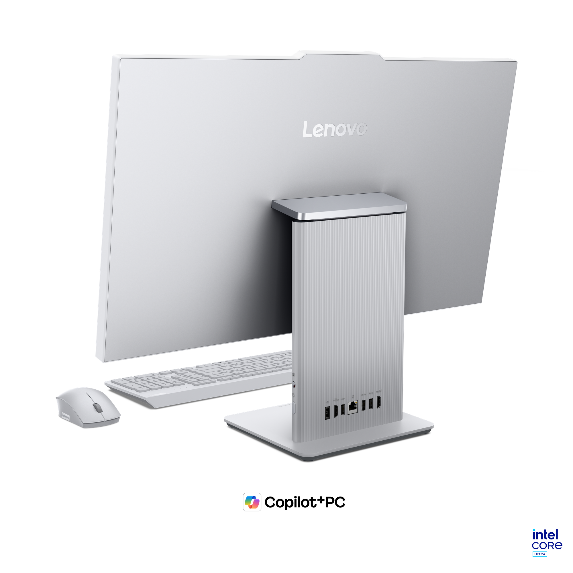 Siyah arka plan önünde klavye ve fareye sahip gümüş renkli bir Lenovo hepsi bir arada bilgisayar.