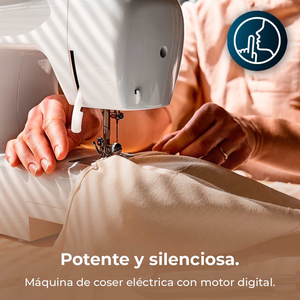 Persona cosiendo tela con una máquina silenciosa. Texto: Potente y silenciosa.