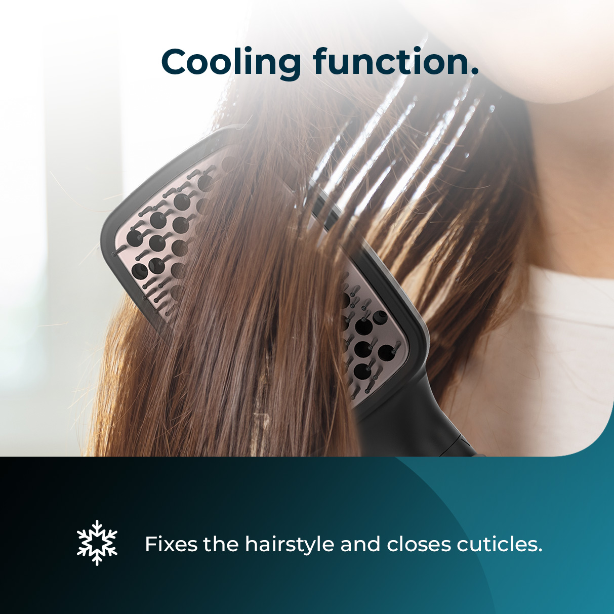 Una persona usa un cepillo moldeador en el cabello, con texto sobre función de frío y cutículas.