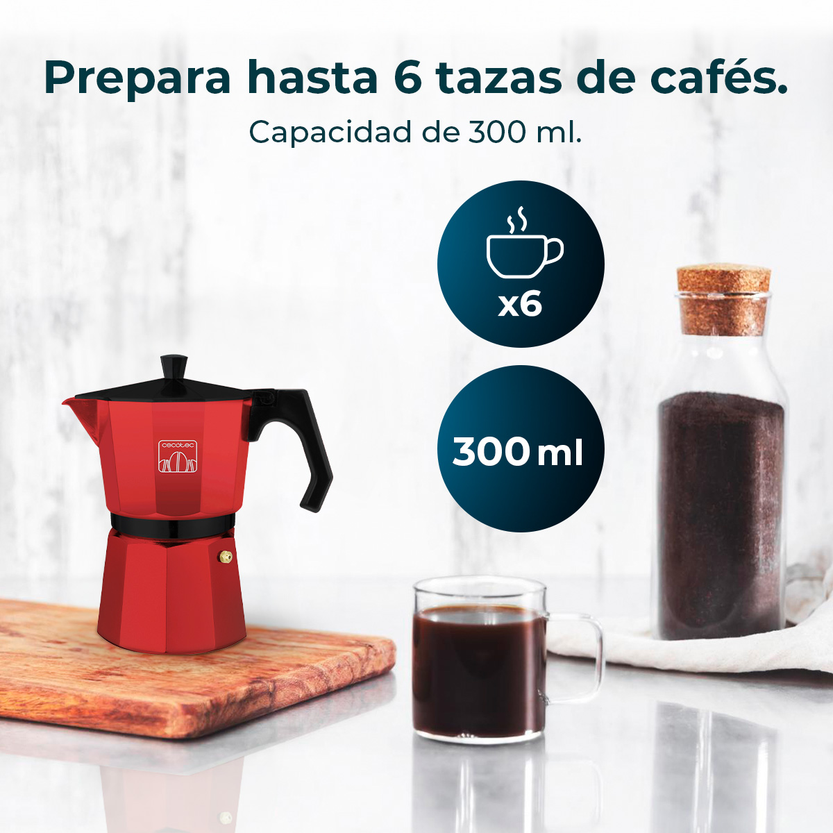 Cafetera Moka roja en tabla de madera con taza y botella de vidrio.