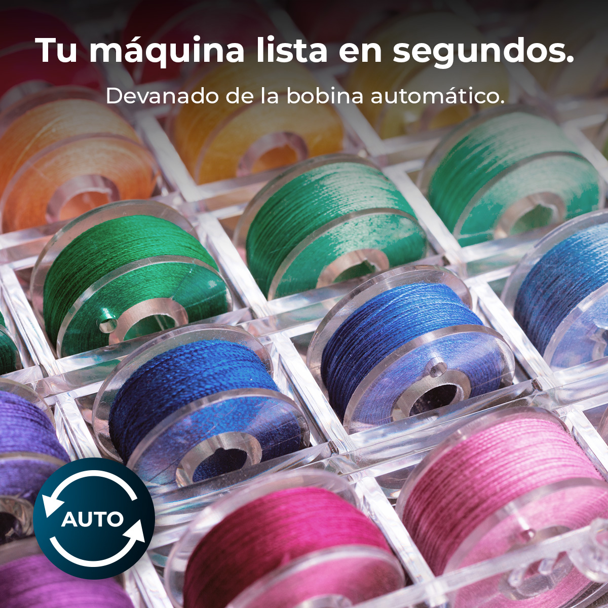 Una caja organizadora llena de carretes de hilo coloridos en tonos verdes, azules, rosados, amarillos y naranjas.