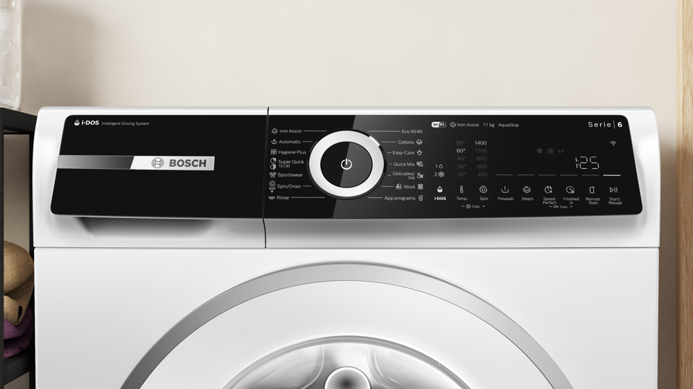 Modern Bosch mosógép elülső nézete digitális kijelzővel és forgatógombbal.