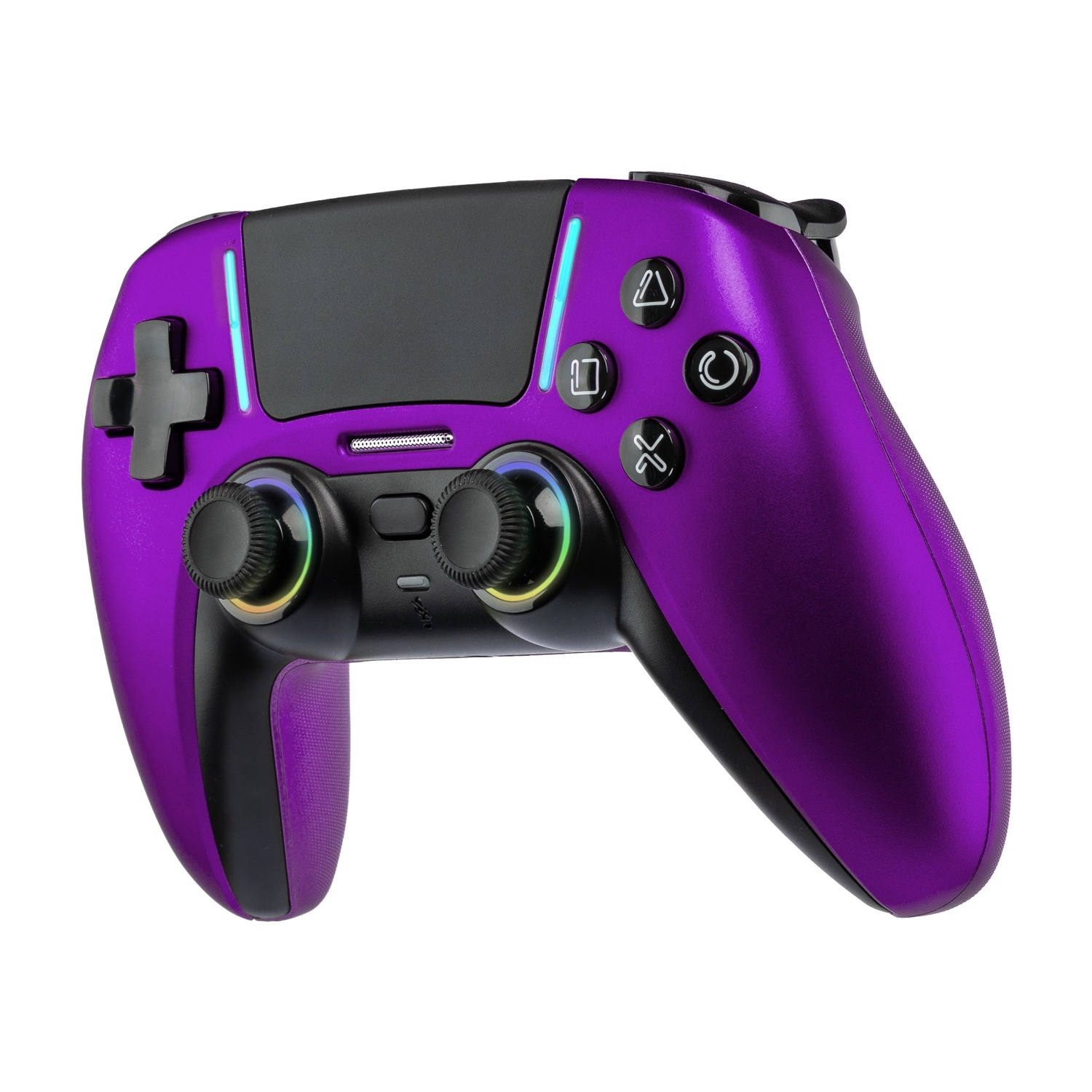 Un controller di gioco viola metallizzato e nero con levette analogiche illuminate e touchpad su sfondo bianco.