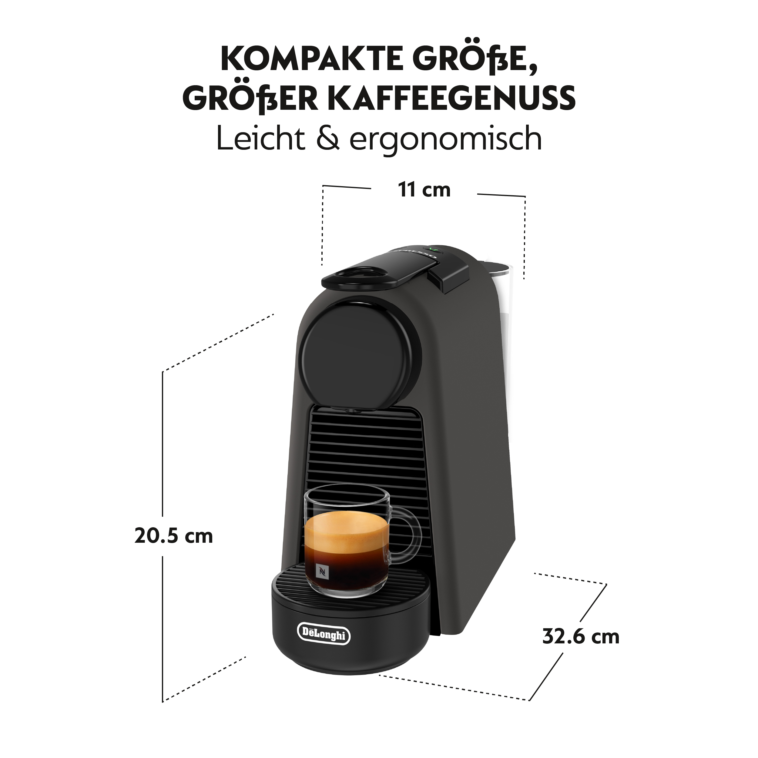 Kompakte schwarze DeLonghi Kaffeemaschine mit Maßen und einer Espressotasse auf der Ablage.