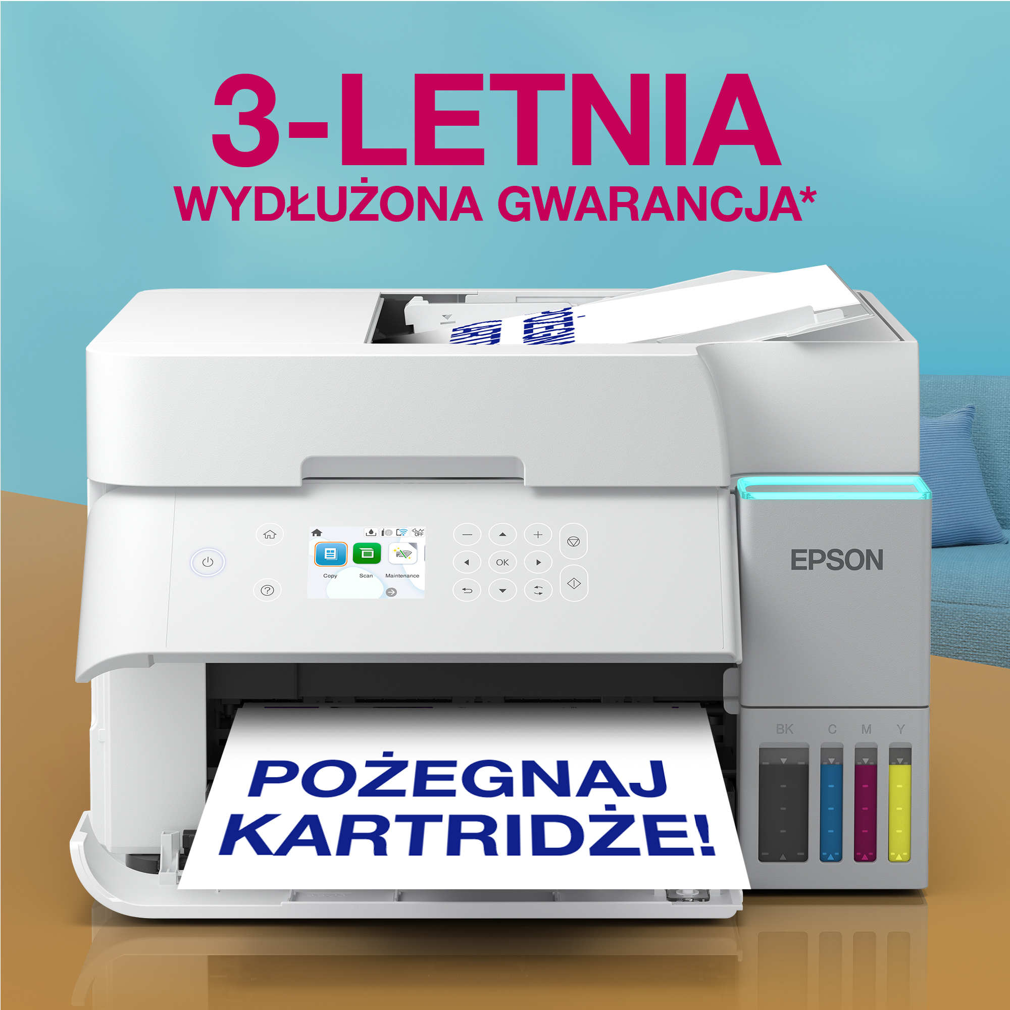 Biała drukarka atramentowa Epson stoi na drewnianym stole na niebieskim tle z tekstem.