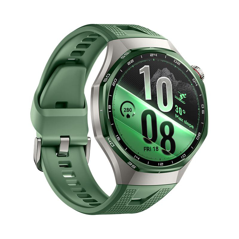 Grüne Smartwatch mit silbernem Gehäuse, grünem Silikonarmband und digitalem Zifferblatt auf weißem Hintergrund.