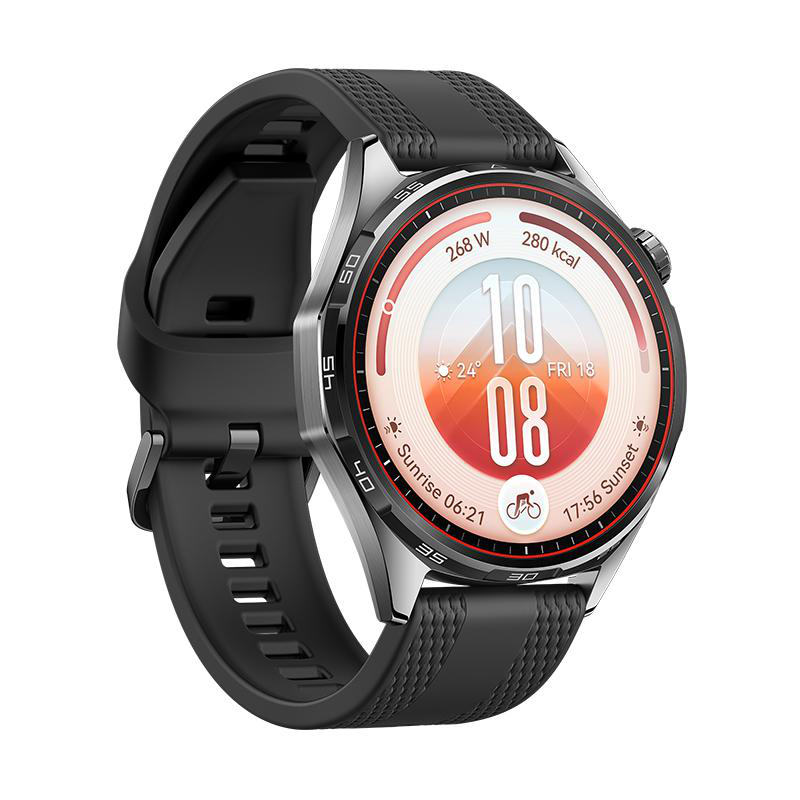 Schwarze Smartwatch mit Metallgehäuse, digitalem Zifferblatt und schwarzem Gummiband auf weißem Hintergrund.