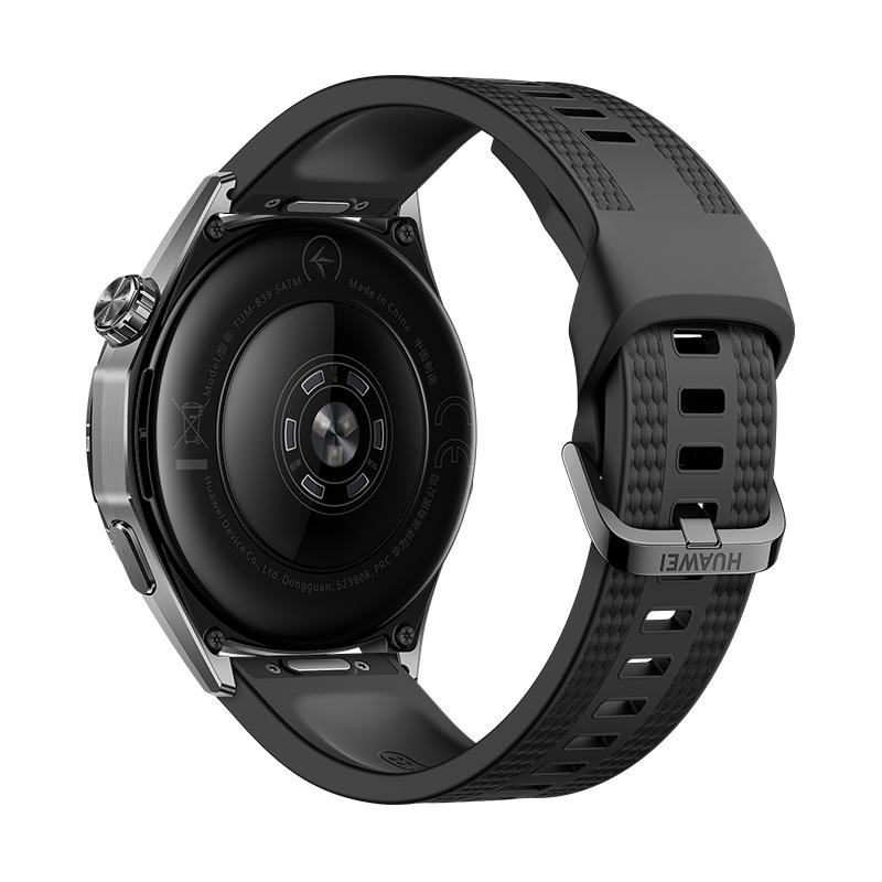 Rückseite einer schwarzen Smartwatch mit Sensoren und strukturiertem Silikonarmband vor weißem Hintergrund.