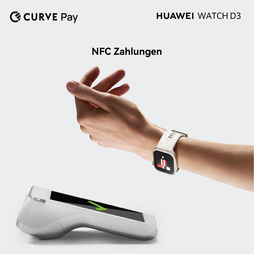 Hand mit Huawei Watch D3 zeigt NFC-Zahlung über Curve Pay auf einem Kartenlesegerät.