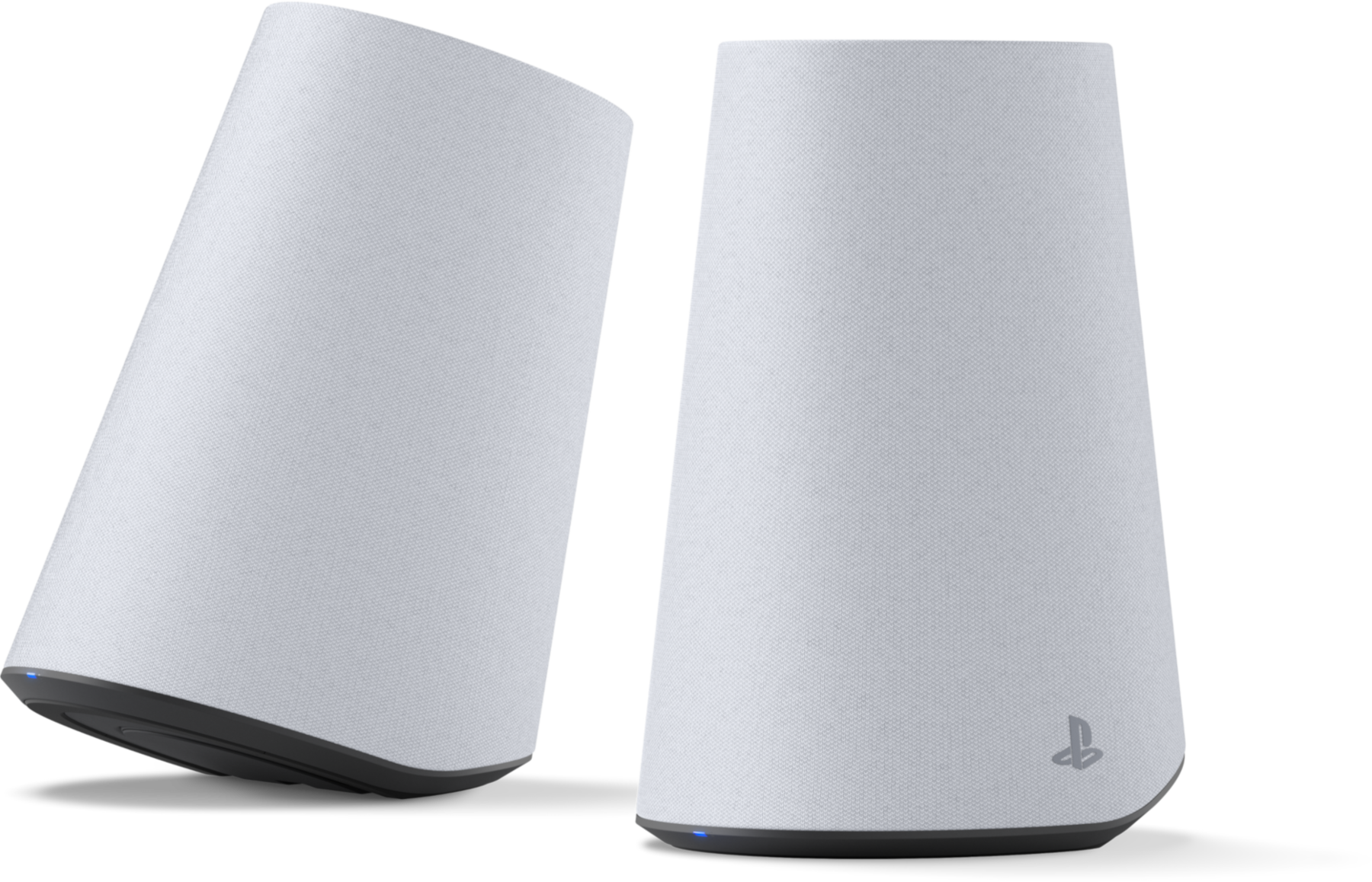 Két fehér PlayStation hangszóró fekete háttér előtt.