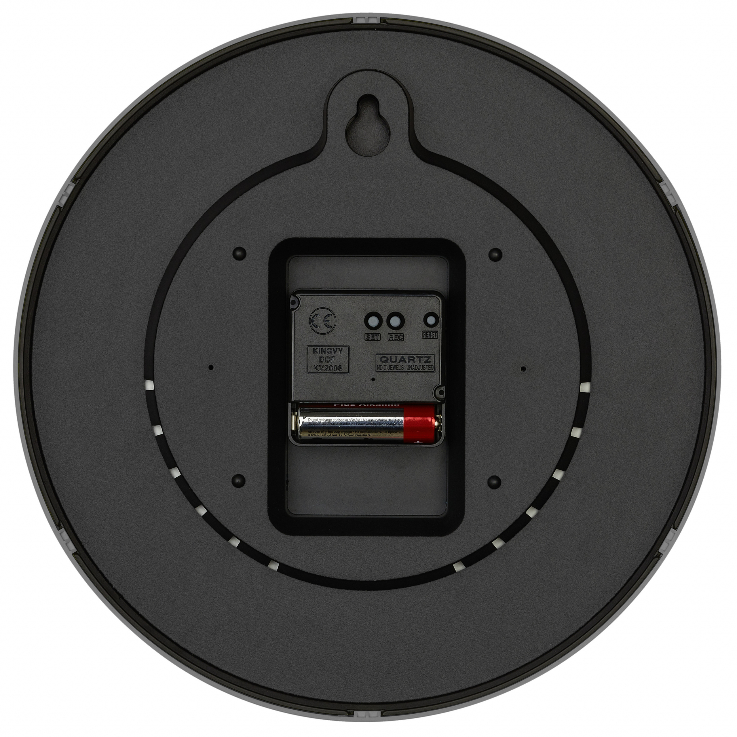 Rückseite einer schwarzen Wanduhr mit einem zentralen Quarzwerk und einer eingelegten roten Batterie.