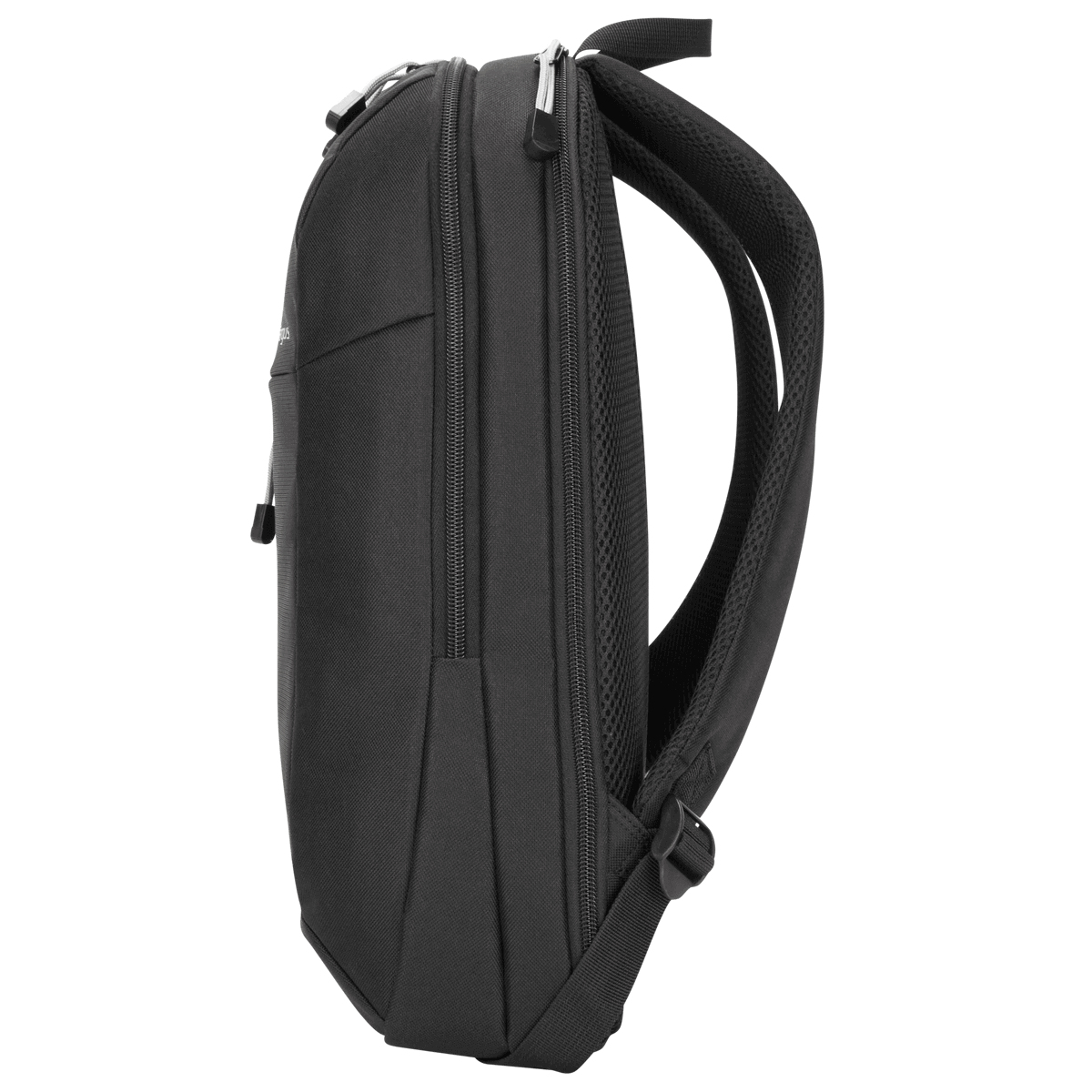 Vista lateral de una mochila negra con correas acolchadas y compartimentos con cremallera sobre fondo blanco.
