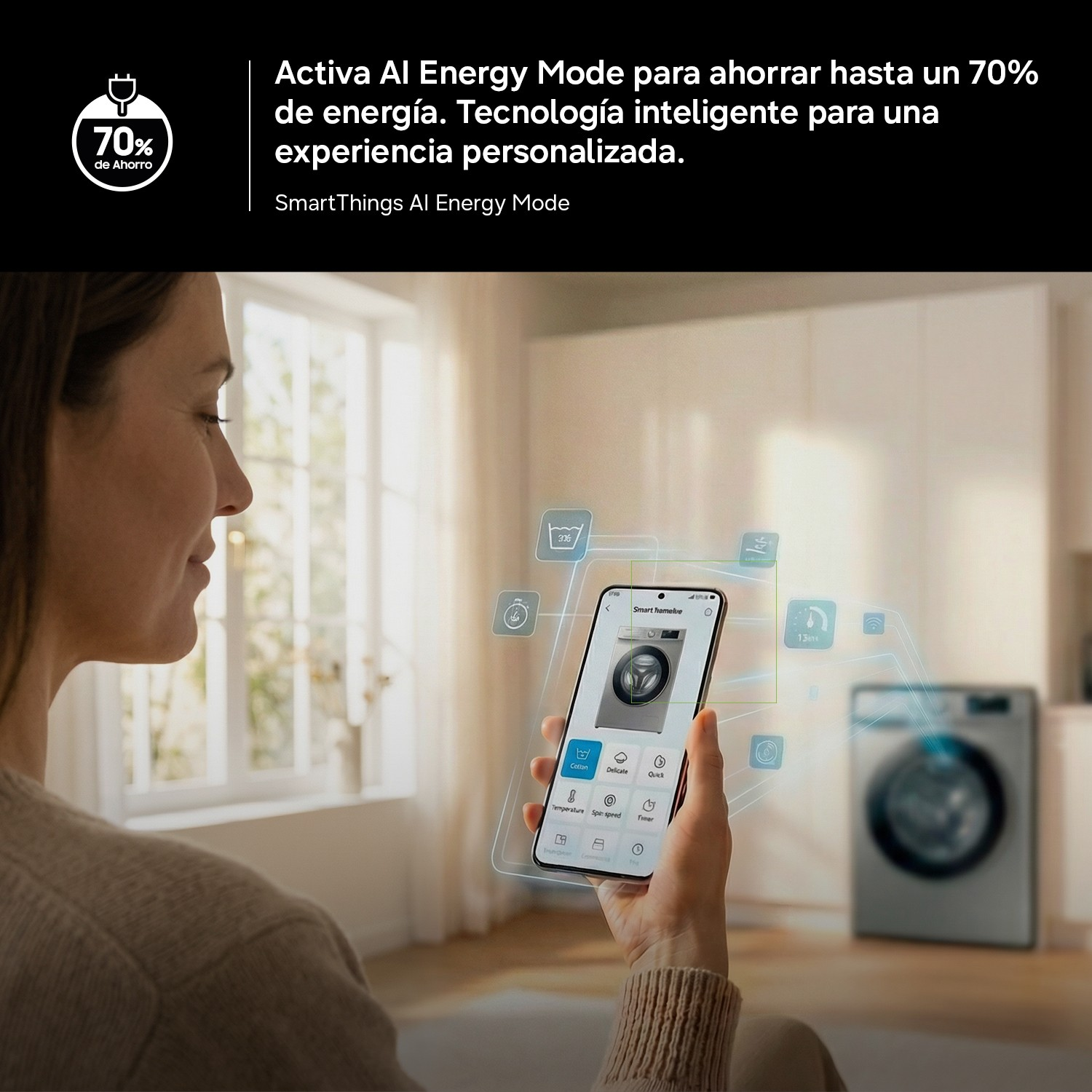 Una mujer sostiene un móvil con app de lavadora frente a una lavadora real.