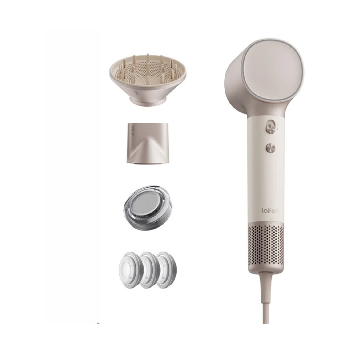 Un asciugacapelli moderno beige con i suoi accessori, tra cui diffusore, beccuccio e filtri su sfondo bianco.