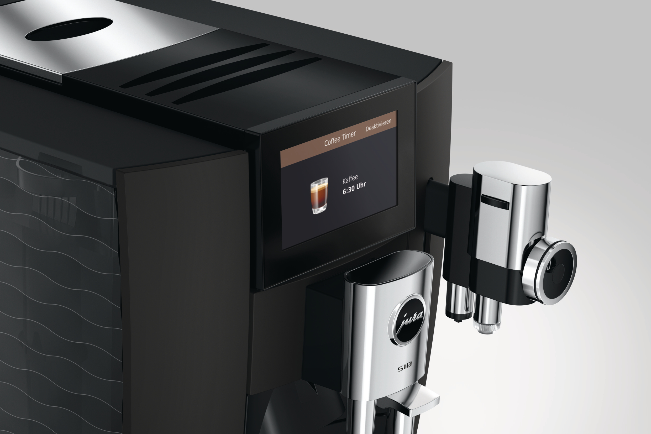 Schwarze Jura S10 Kaffeemaschine mit Touchscreen und Chromelementen auf hellem Hintergrund.