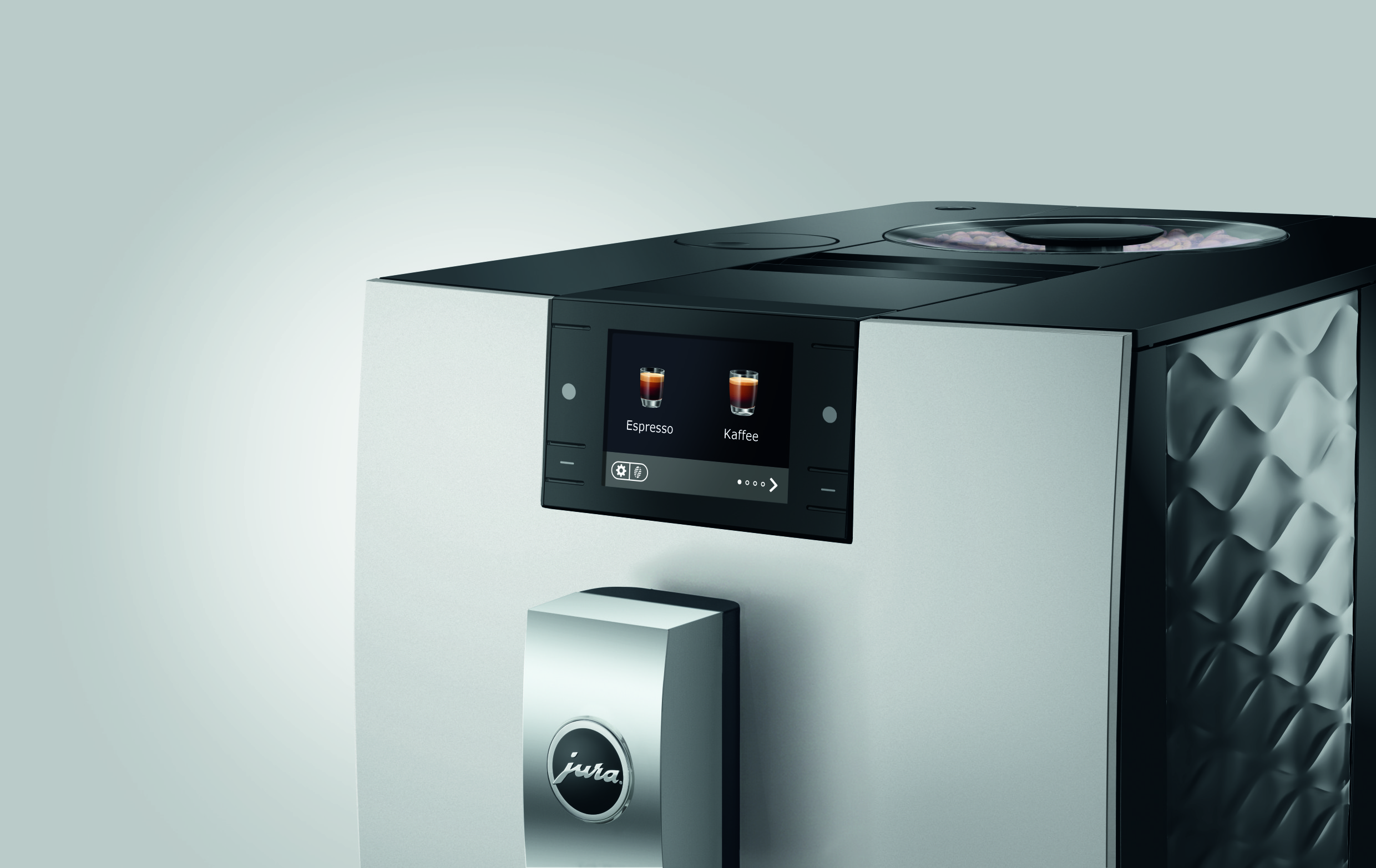 Moderne silberne und schwarze Jura Kaffeemaschine mit Touchscreen-Display und Bohnenbehälter.