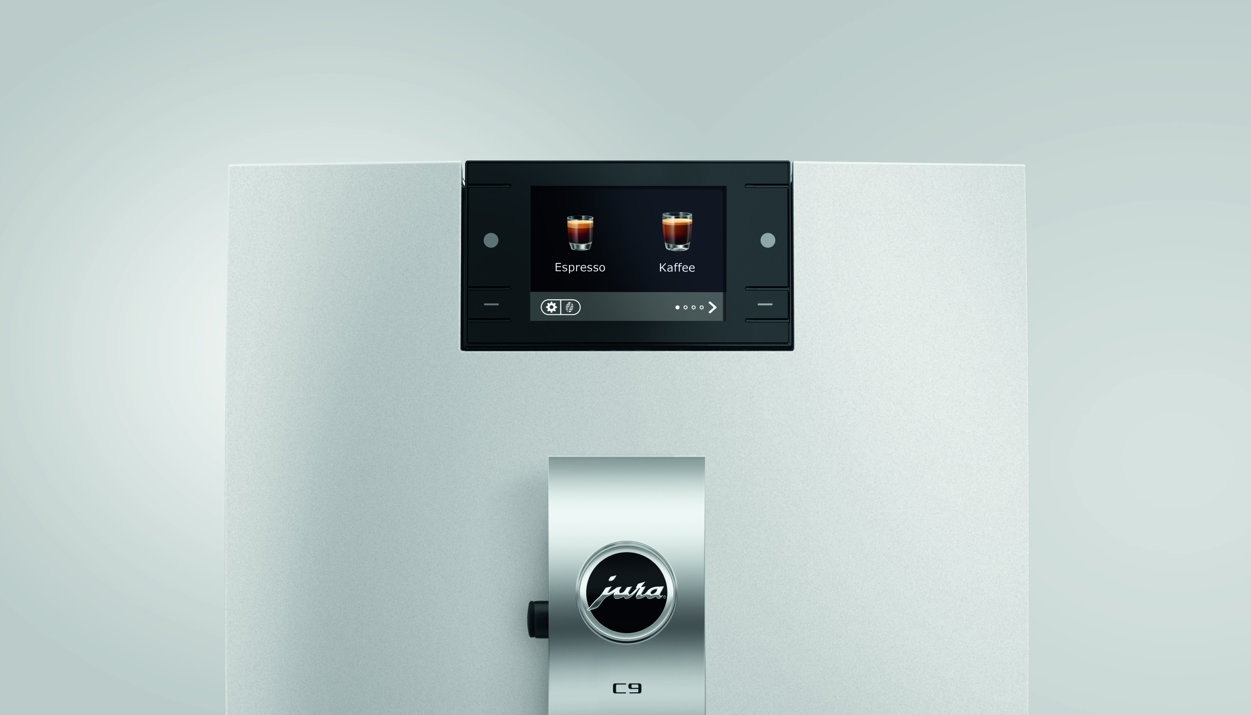 Nahaufnahme einer Jura C9 Kaffeemaschine mit Display für Espresso und Kaffee.