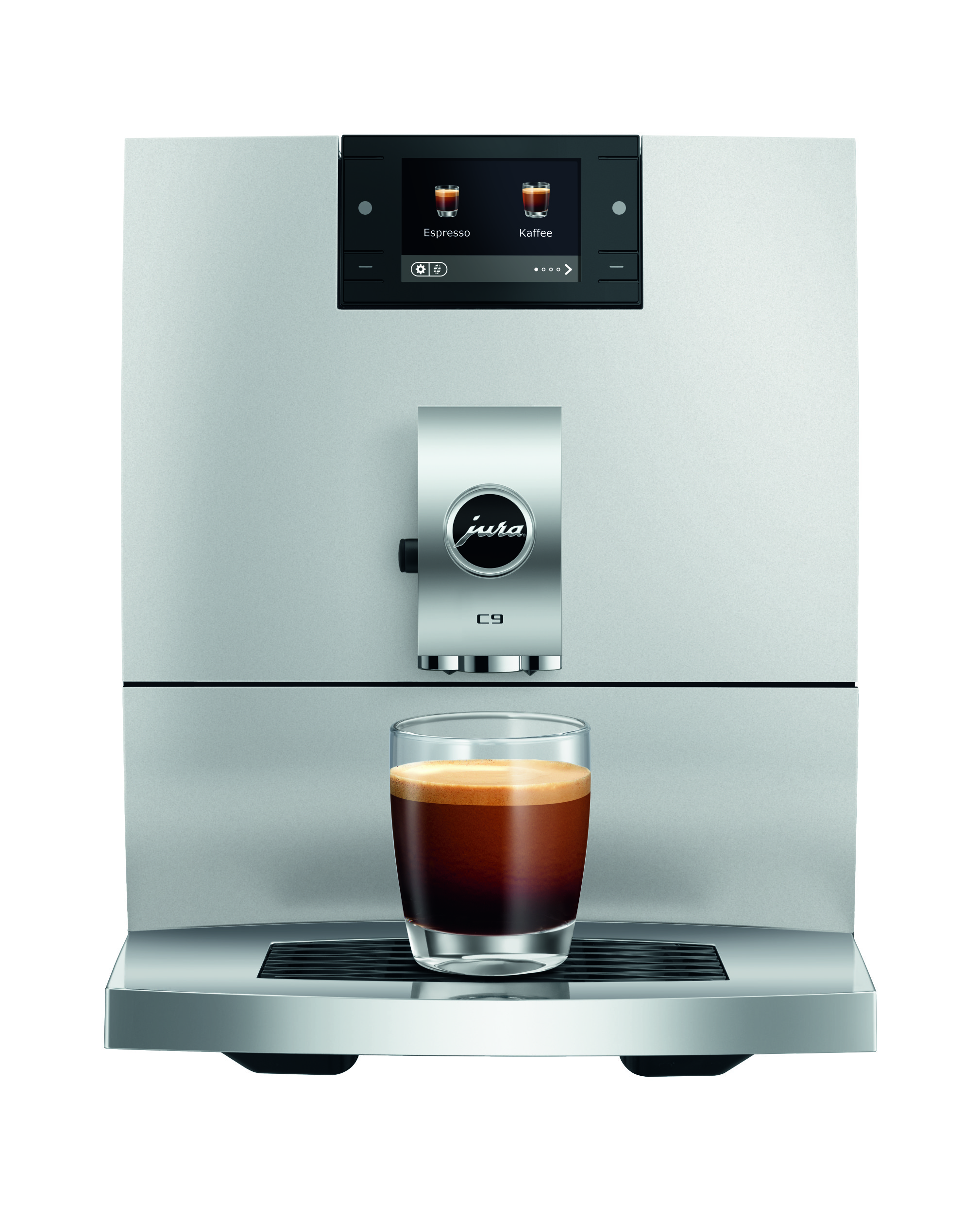 Silberne Jura C9 Kaffeevollautomat mit Glas Espresso auf dem Abtropfgitter.