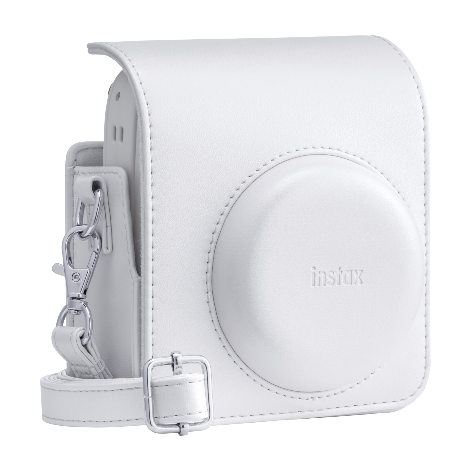 Una custodia per fotocamera Instax in pelle bianca con tracolla rimovibile e chiusure in metallo argentato su sfondo bianco.